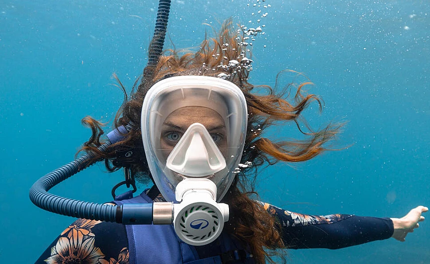 easybreath-dive-full-face-mask-woman-underwater